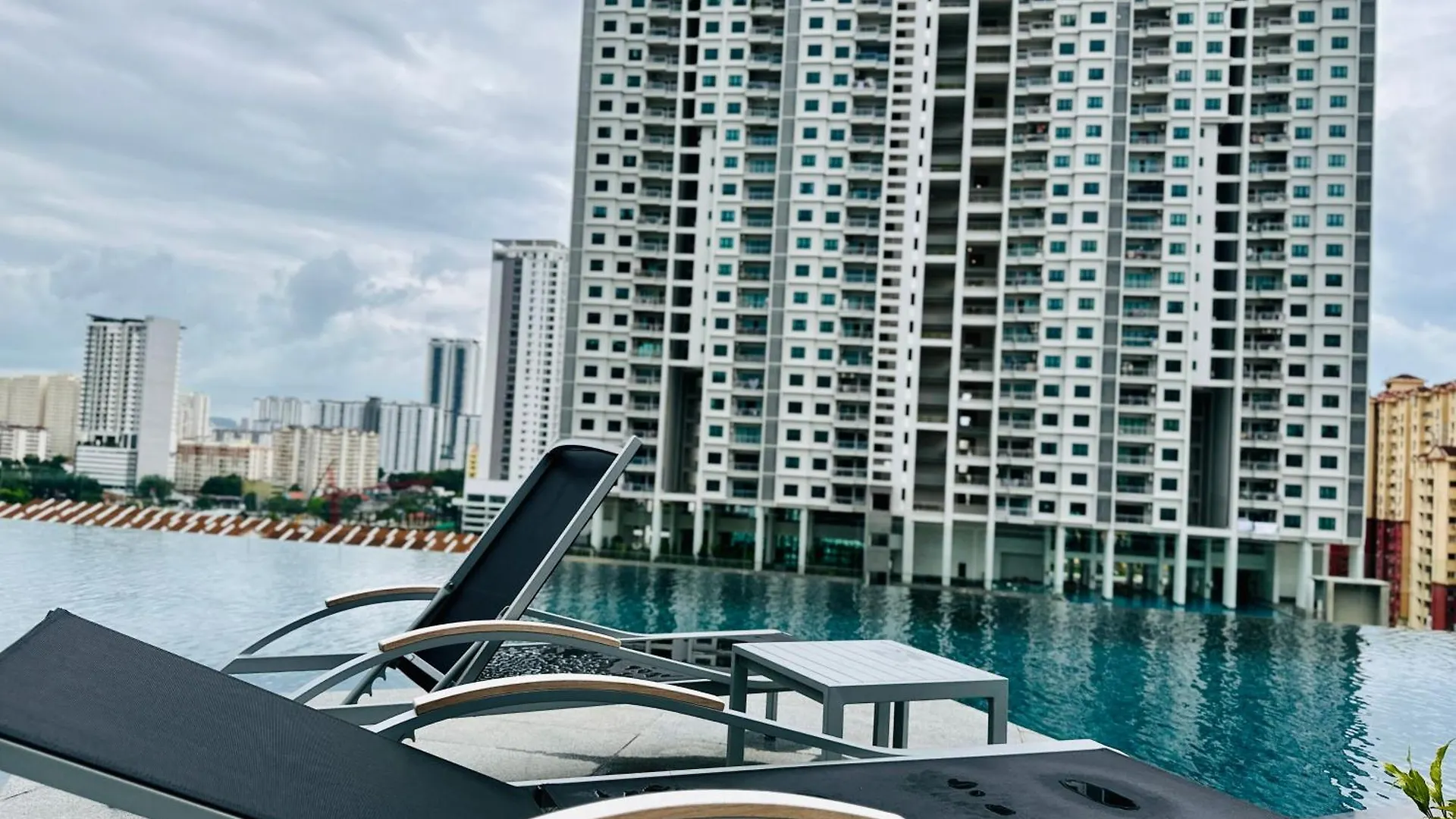 아파트 New 2Br Or 3Br Serenity Homestay At Urban Suite By Urban Staycations Lod Jelutong